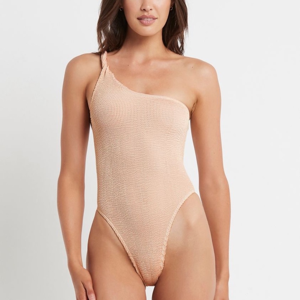 Bond-eye twist strap Oscar almond one piece, one size